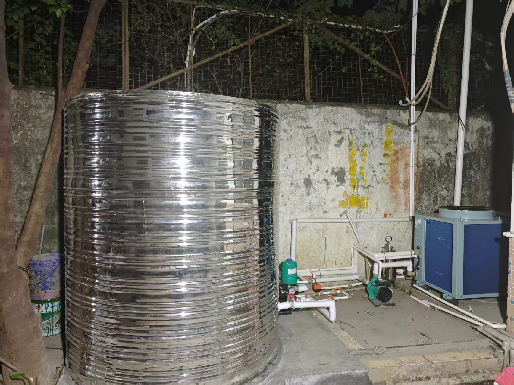 肇庆金田设备制造厂热水工程｜空气能 + 垢立净物理除垢仪案例