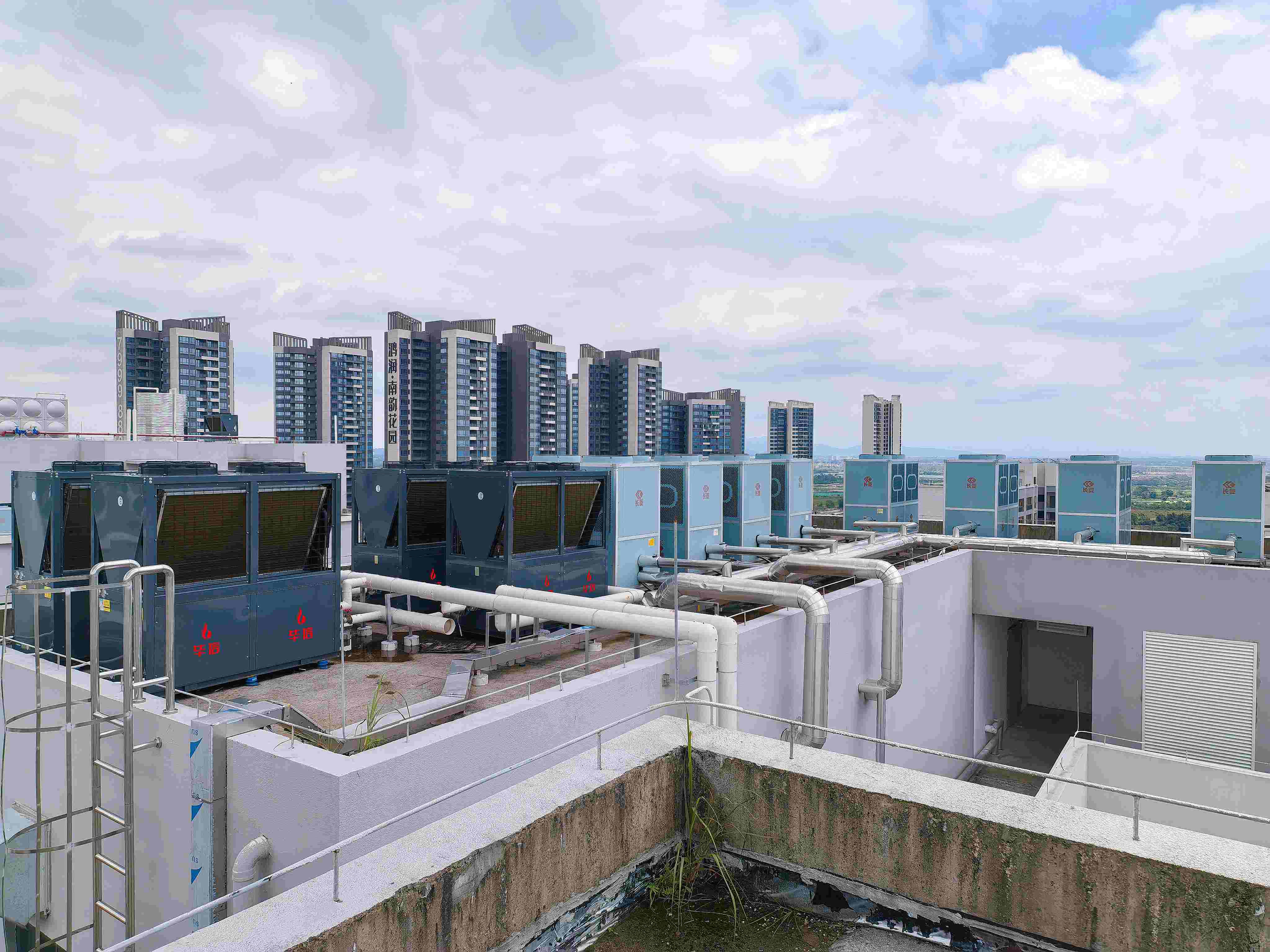 惠州电池集团热水工程｜4 台毕信 20 匹热泵机组应用案例