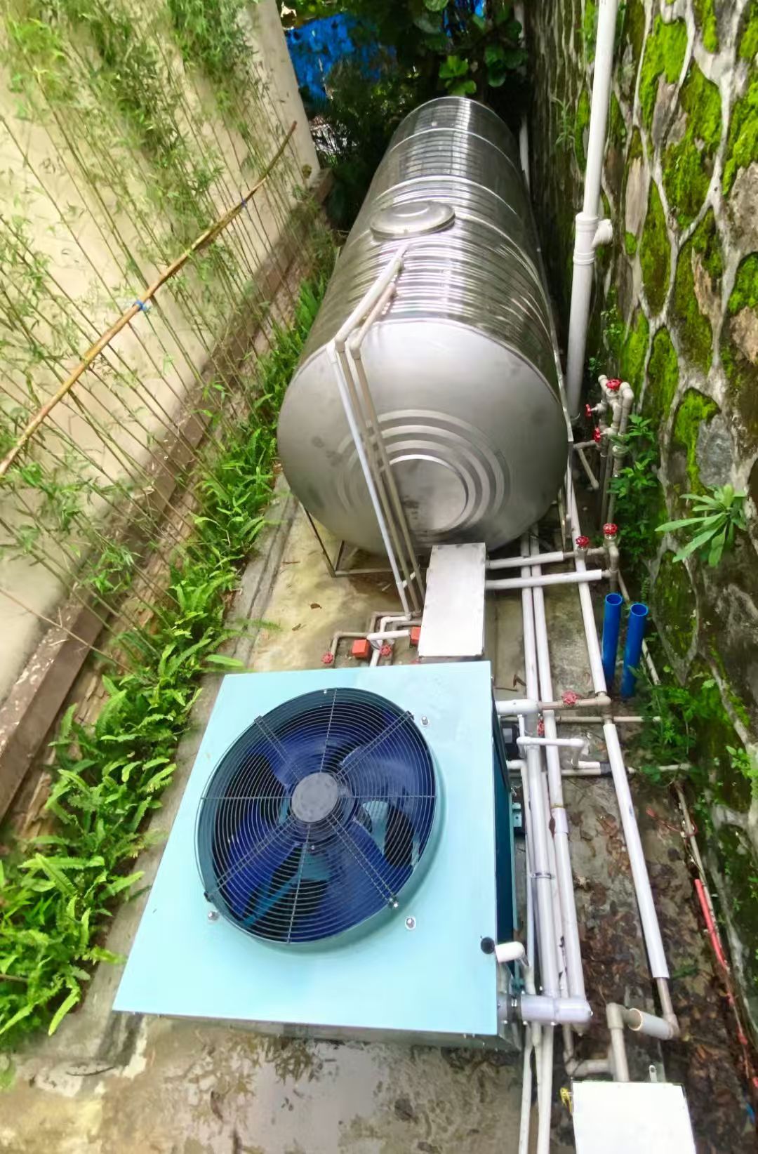 惠州养生谷温泉加热案例｜5 匹机组配 5 吨水箱保障温泉别墅热水供应